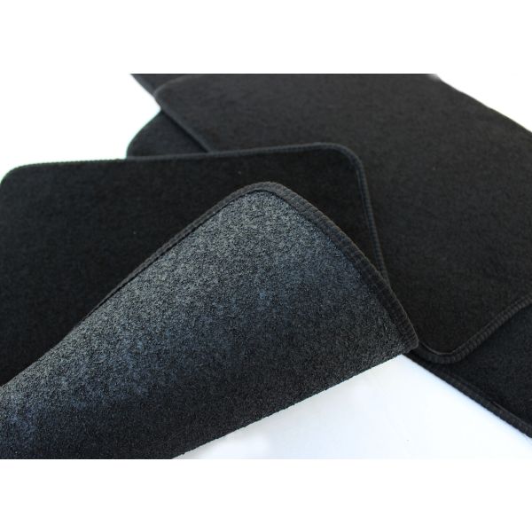 Долен противоплъзгащ слой на автомобилната стелка