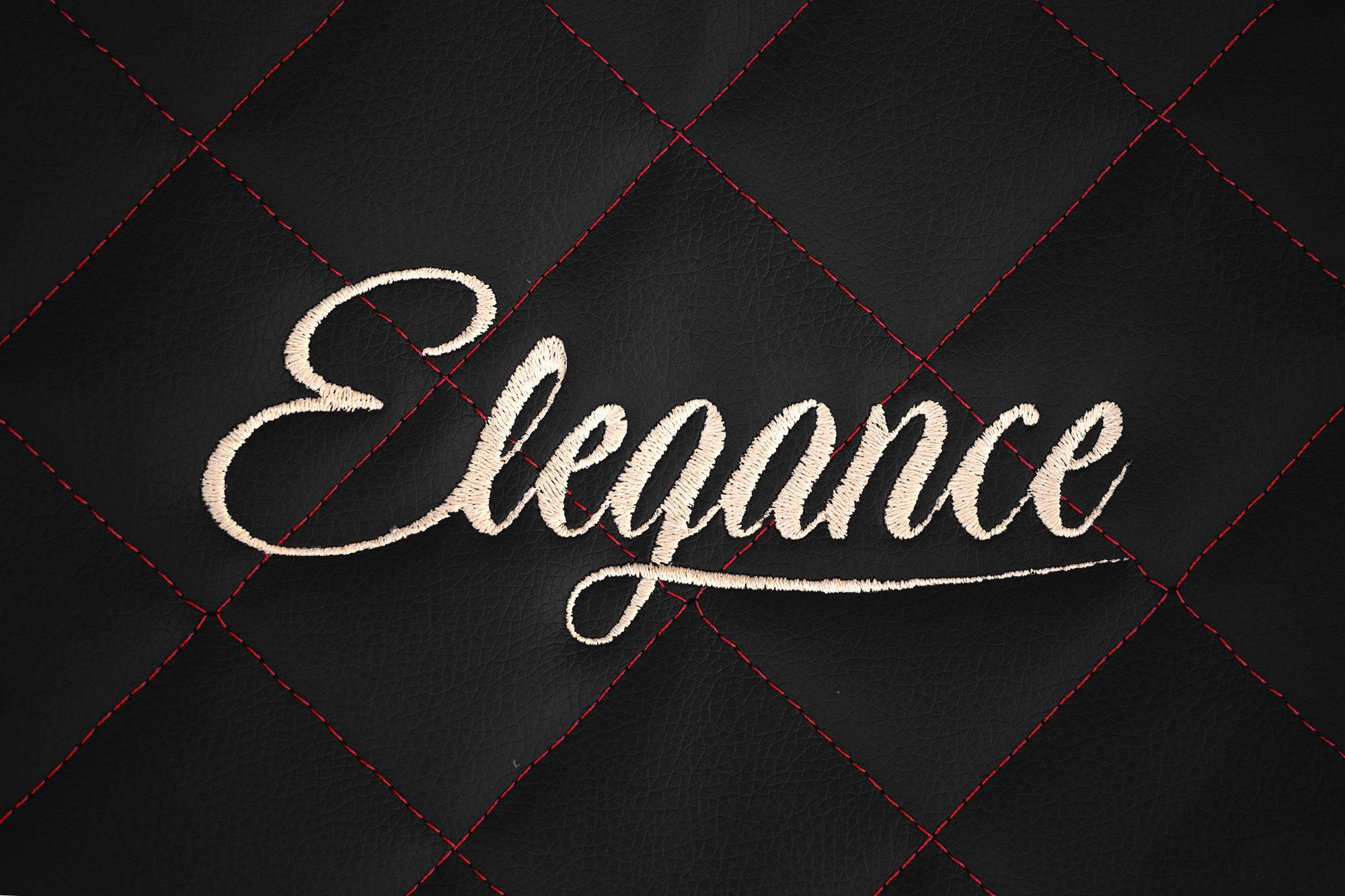 Детайл от бродерията Elegance: Черно-червено