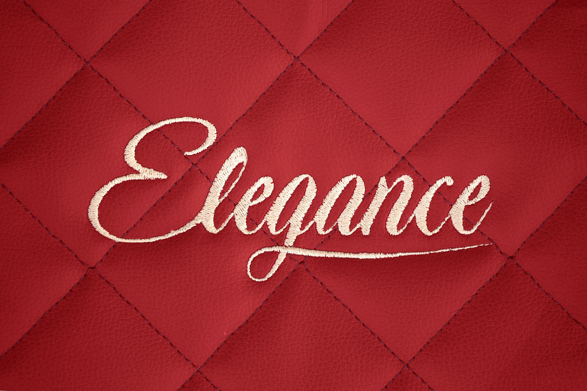 Детайл от бродерията Elegance: Червено